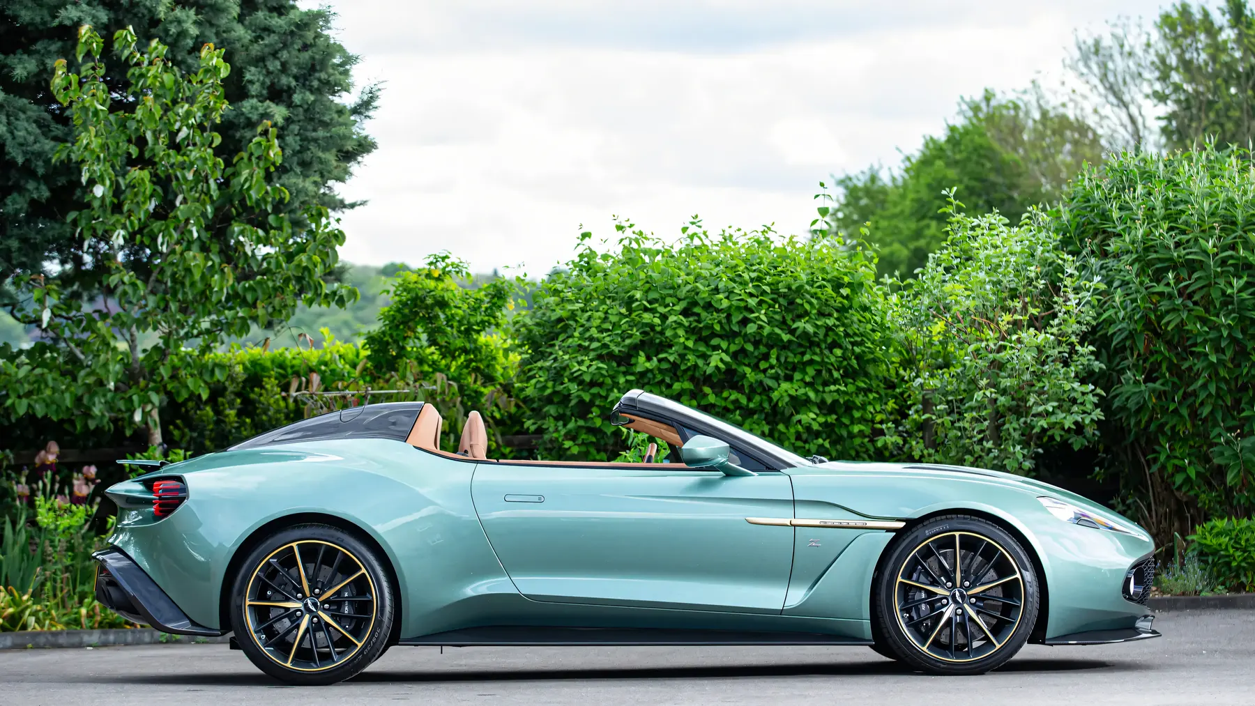 2018 Aston Martin Vanquish Zagato Speedster - photo 2