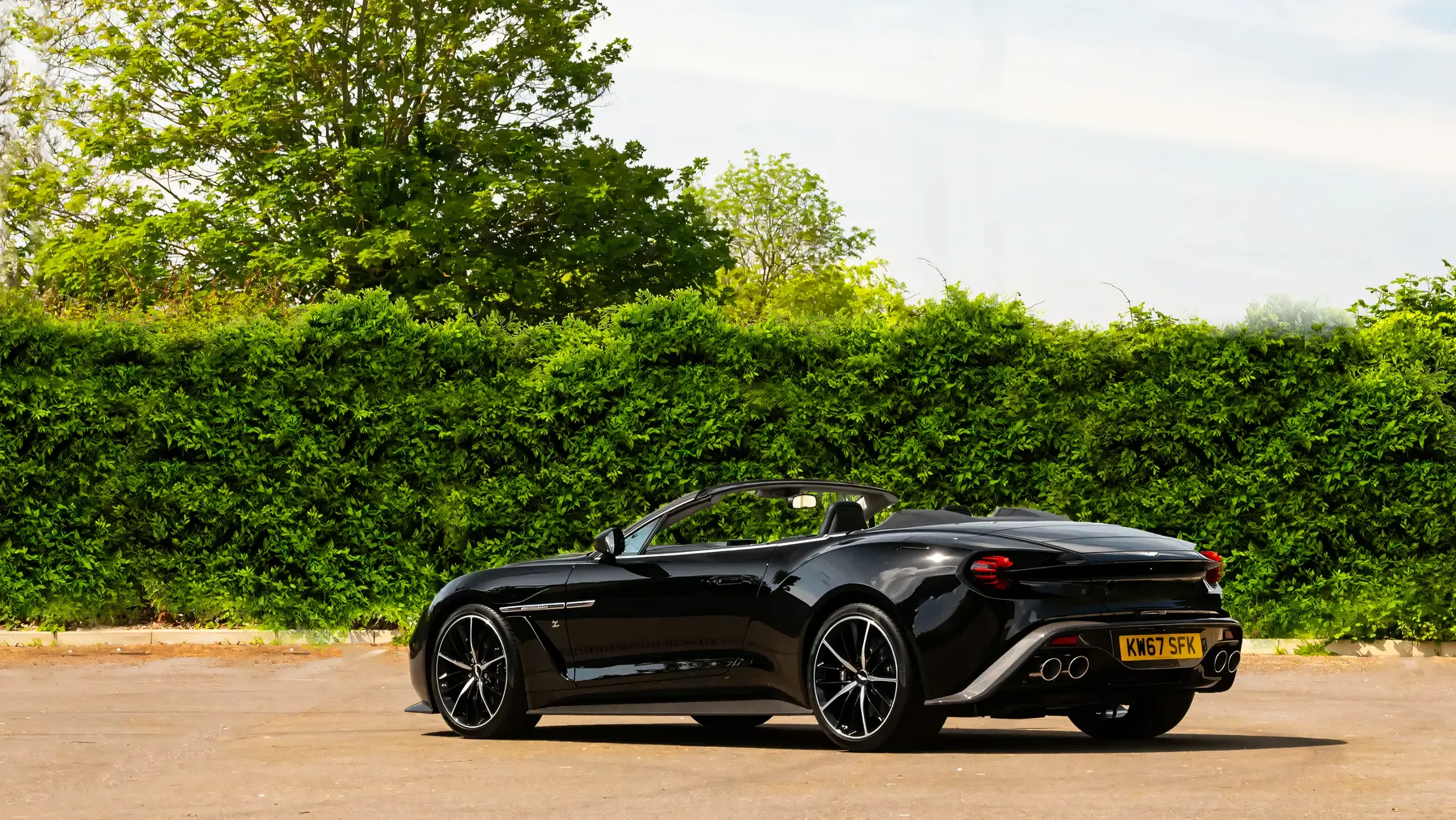 2018 Aston Martin Vanquish Zagato Volante - photo 2