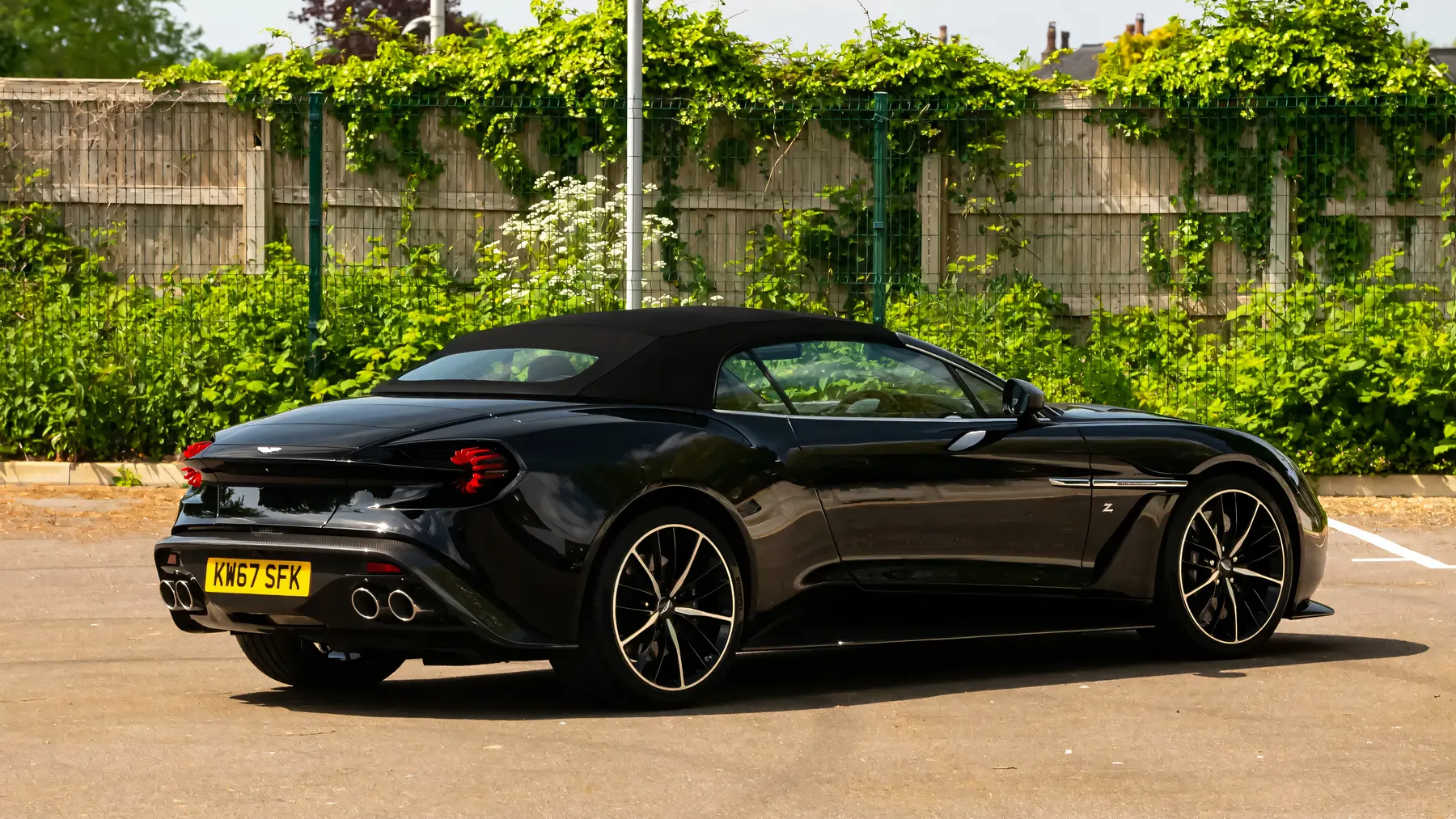 2018 Aston Martin Vanquish Zagato Volante - photo 1