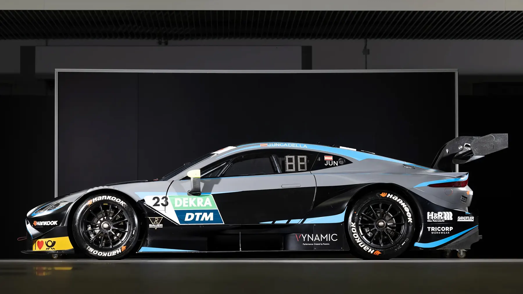 2019 Aston Martin Vantage DTM - photo 8