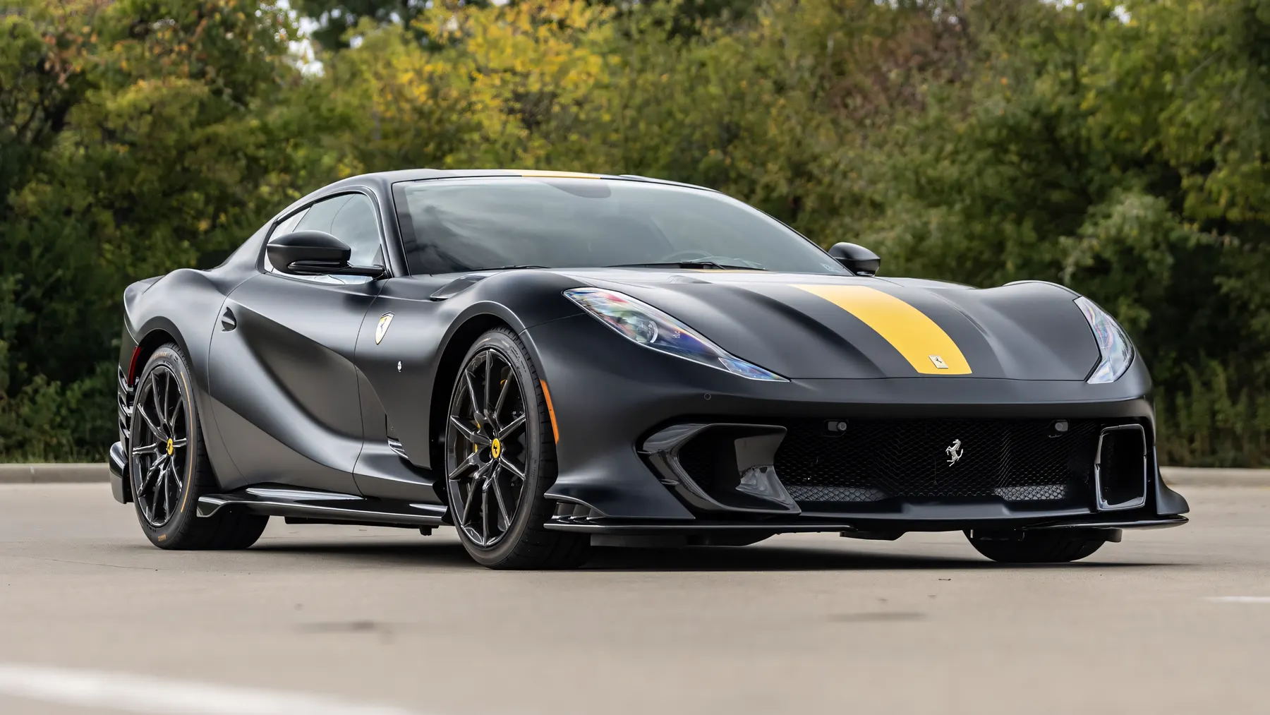 2022 Ferrari 812 Competizione - photo 2
