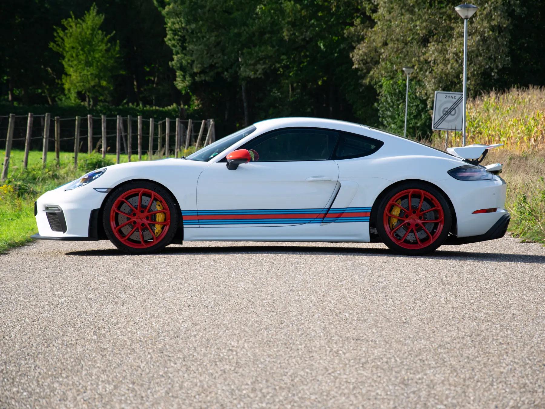 2022 Porsche 718 Cayman GT4 - photo 3